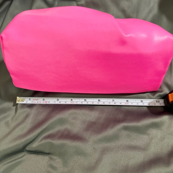 Neon Pink Faux Leather Crossbody Bag w/ Chain - NWT - Picture 9 of 11